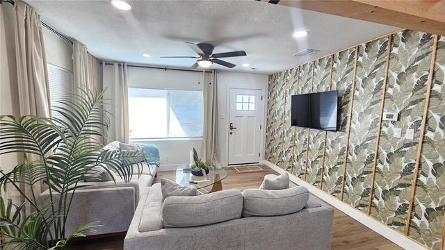 3011 W SPRUCE STREET, Tampa, FL 33607