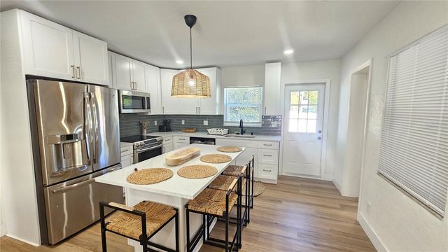 3011 W SPRUCE STREET, Tampa, FL 33607