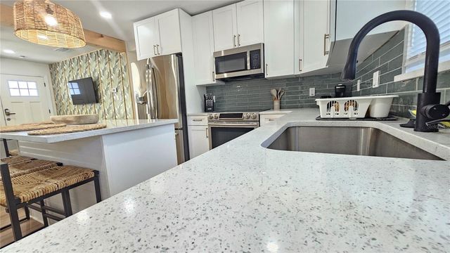 3011 W SPRUCE STREET, Tampa, FL 33607