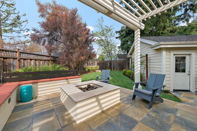 910 Cambridge Avenue, Menlo Park, CA 94025