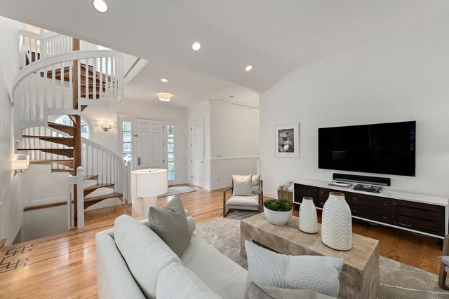 910 Cambridge Avenue, Menlo Park, CA 94025