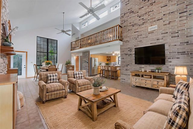 9811 Miner Road, Highlands, TX 77562