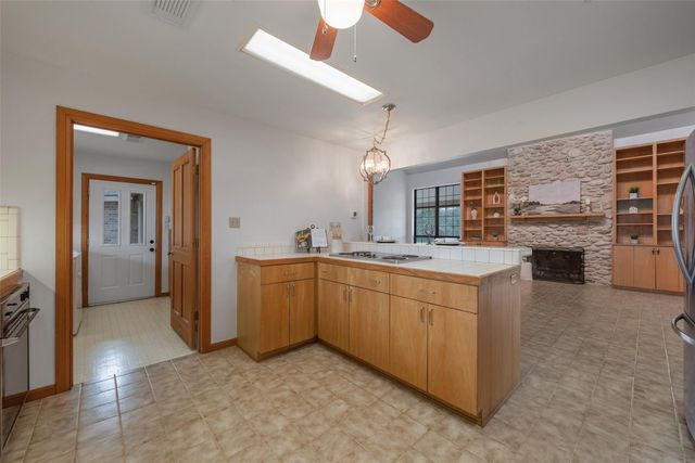 9811 Miner Road, Highlands, TX 77562