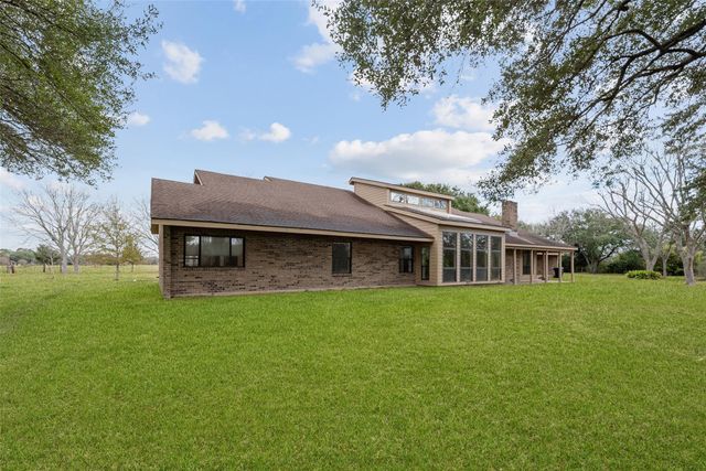 9811 Miner Road, Highlands, TX 77562