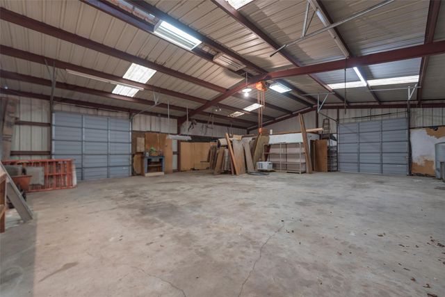 9811 Miner Road, Highlands, TX 77562