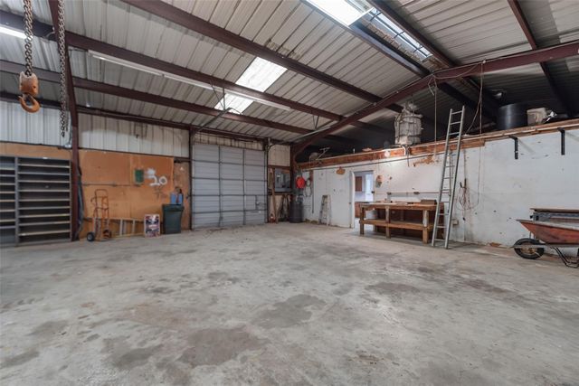 9811 Miner Road, Highlands, TX 77562