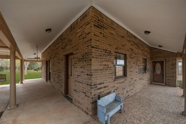 9811 Miner Road, Highlands, TX 77562