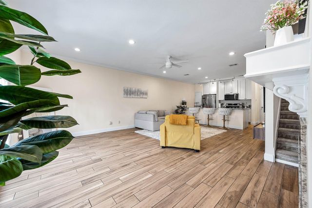 660 Wilcrest Drive 660, Houston, TX 77042