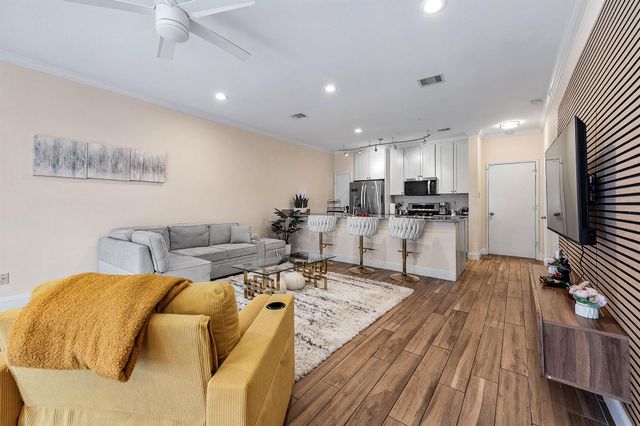660 Wilcrest Drive 660, Houston, TX 77042