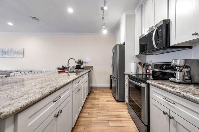 660 Wilcrest Drive 660, Houston, TX 77042