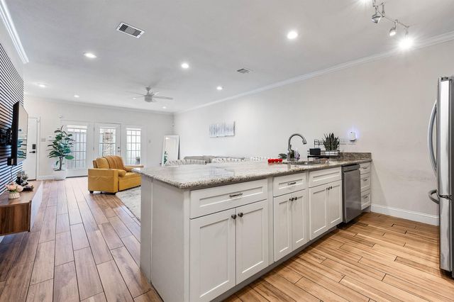 660 Wilcrest Drive 660, Houston, TX 77042