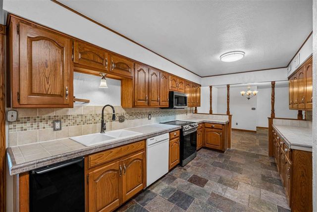 1101 2nd St, Chattanooga, OK 73528