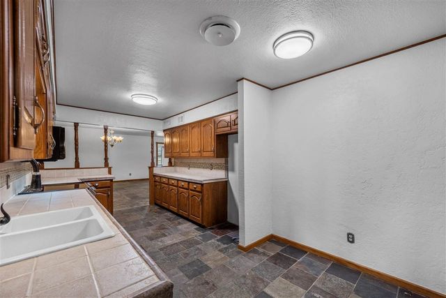 1101 2nd St, Chattanooga, OK 73528