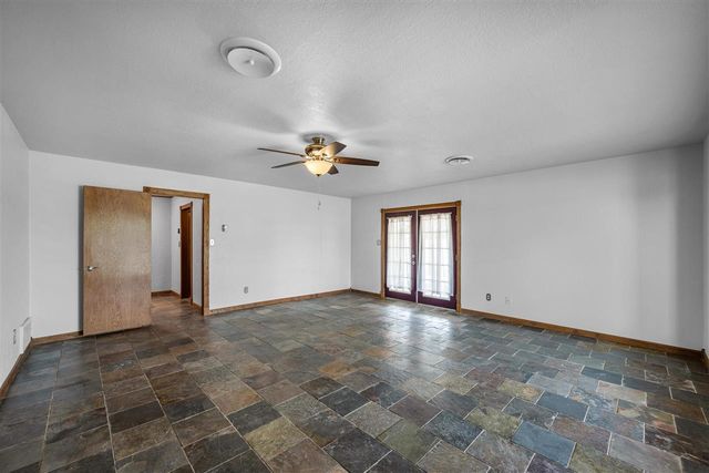 1101 2nd St, Chattanooga, OK 73528