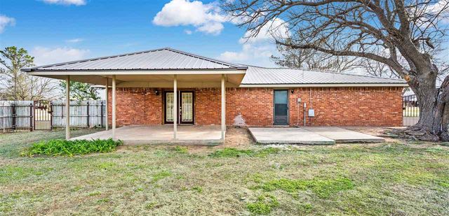 1101 2nd St, Chattanooga, OK 73528