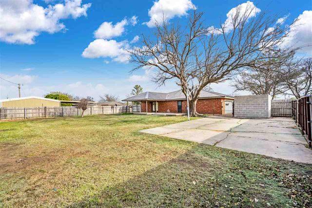 1101 2nd St, Chattanooga, OK 73528