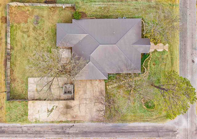 1101 2nd St, Chattanooga, OK 73528