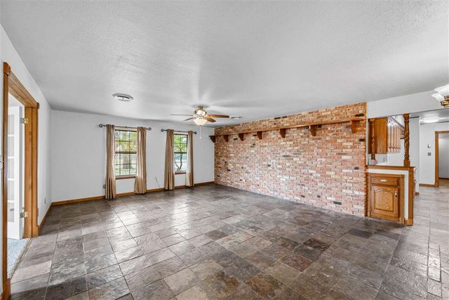 1101 2nd St, Chattanooga, OK 73528