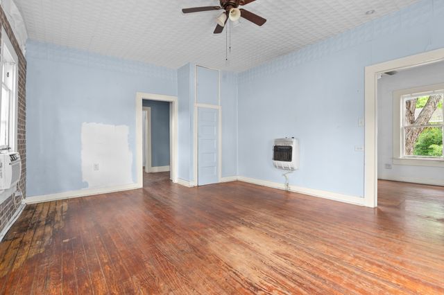 609 W ELM, West, TX 76691