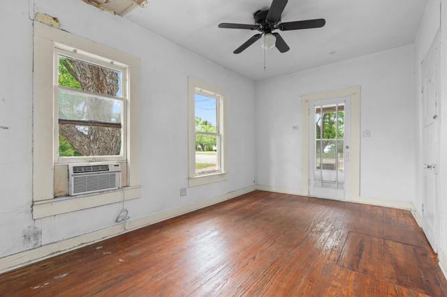 609 W ELM, West, TX 76691