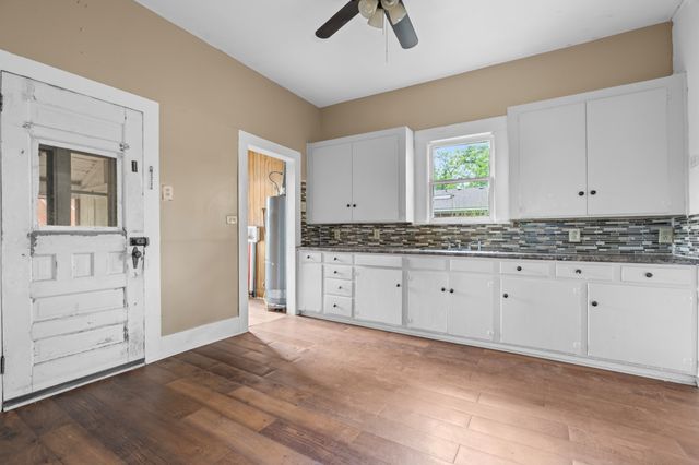 609 W ELM, West, TX 76691