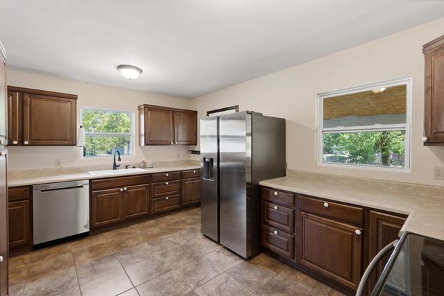 556 N Terrace Dr, Wichita, KS 67208
