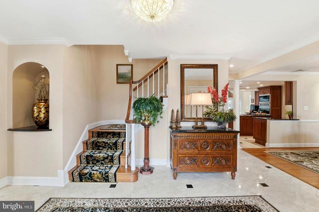 304 CHESAPEAKE DR, Great Falls, VA 22066