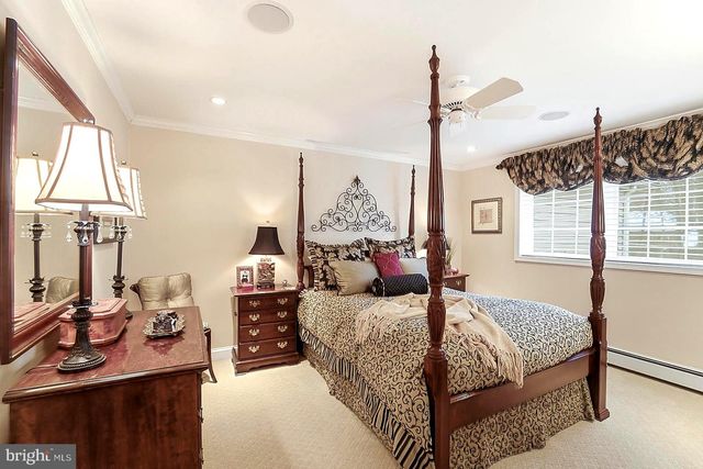 304 CHESAPEAKE DR, Great Falls, VA 22066