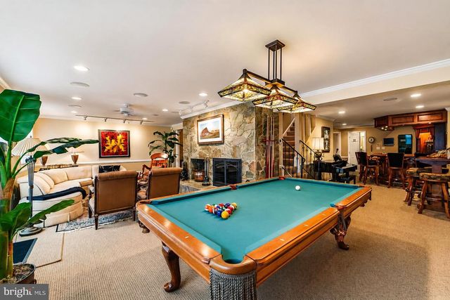 304 CHESAPEAKE DR, Great Falls, VA 22066