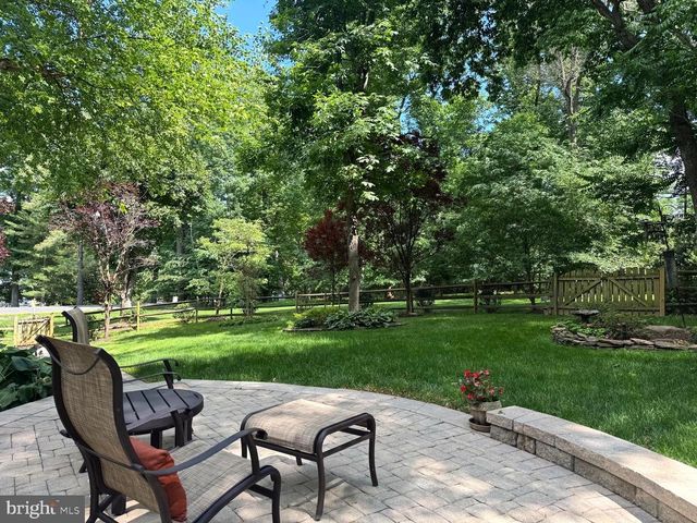 304 CHESAPEAKE DR, Great Falls, VA 22066