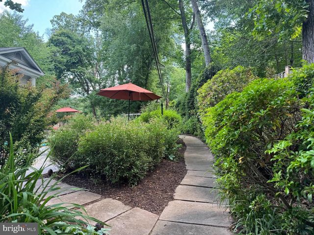 304 CHESAPEAKE DR, Great Falls, VA 22066