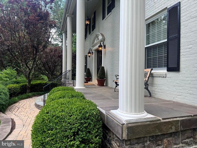 304 CHESAPEAKE DR, Great Falls, VA 22066