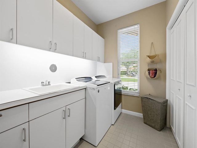 1207 Manor Drive S, Weston, FL 33326
