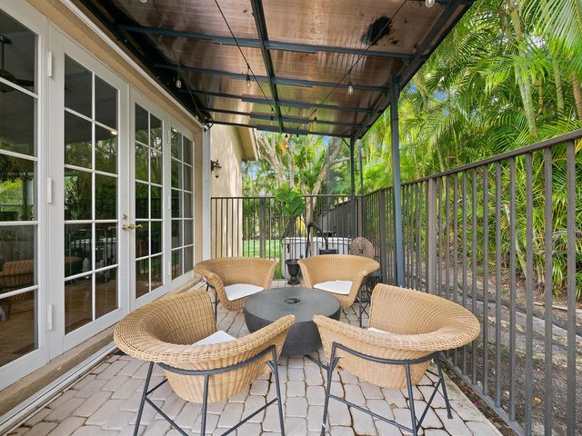 1207 Manor Drive S, Weston, FL 33326