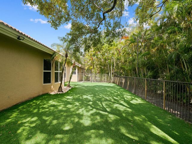 1207 Manor Drive S, Weston, FL 33326