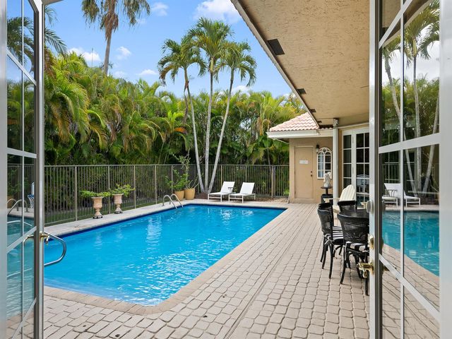 1207 Manor Drive S, Weston, FL 33326