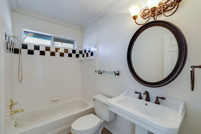 5901 River Bend Drive, Benbrook, TX 76132