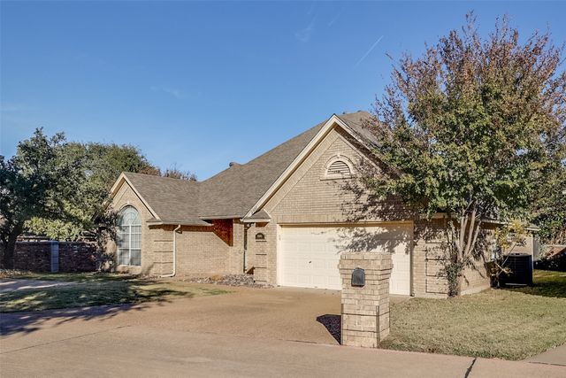 5901 River Bend Drive, Benbrook, TX 76132