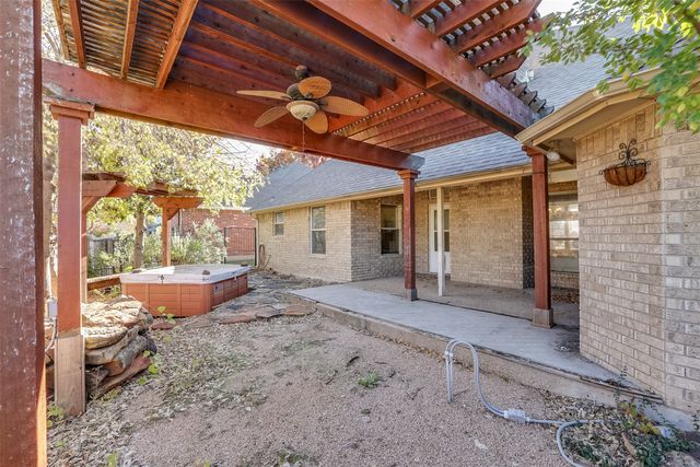 5901 River Bend Drive, Benbrook, TX 76132