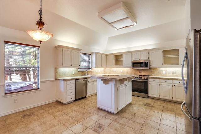 5901 River Bend Drive, Benbrook, TX 76132