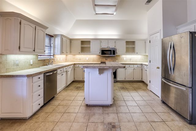 5901 River Bend Drive, Benbrook, TX 76132