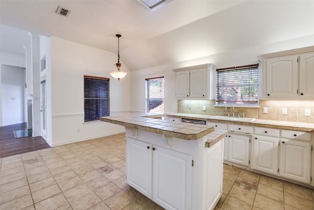 5901 River Bend Drive, Benbrook, TX 76132