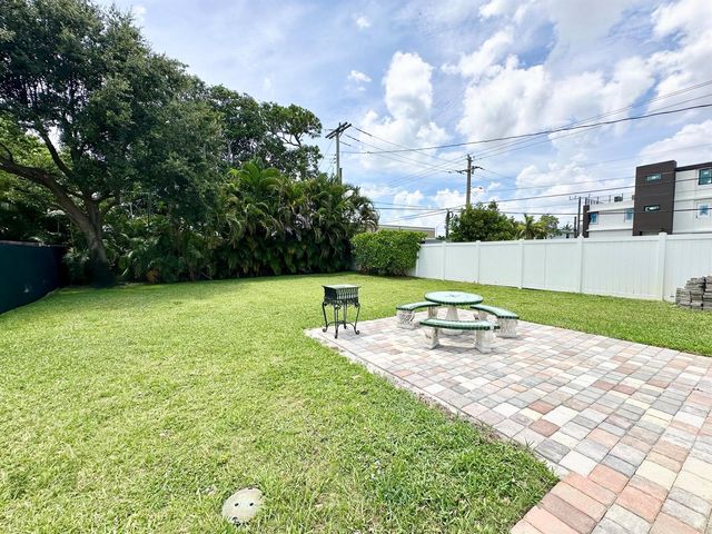 1041 NE 16th Avenue W, Fort Lauderdale, FL 33304