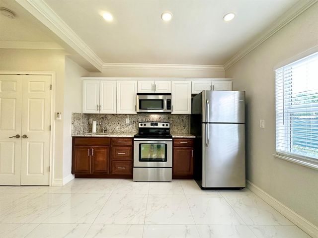 1041 NE 16th Avenue W, Fort Lauderdale, FL 33304