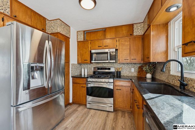 9645 Sahler Street, Omaha, NE 68134