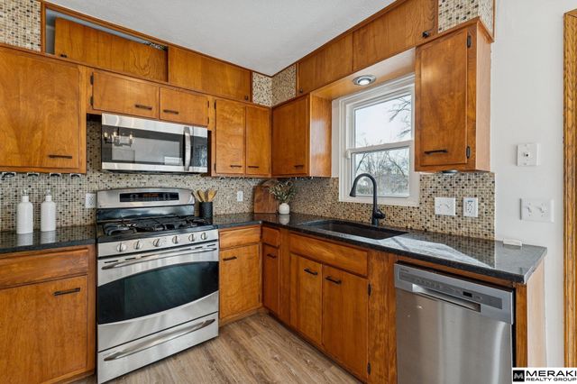 9645 Sahler Street, Omaha, NE 68134