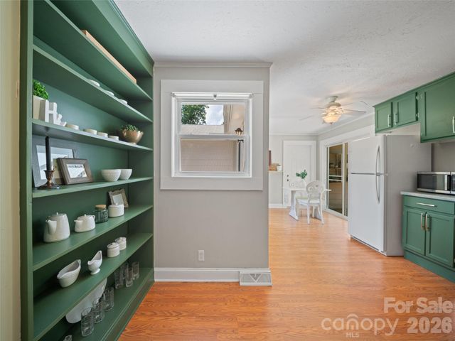 25 Nesbitt Street, Waynesville, NC 28786