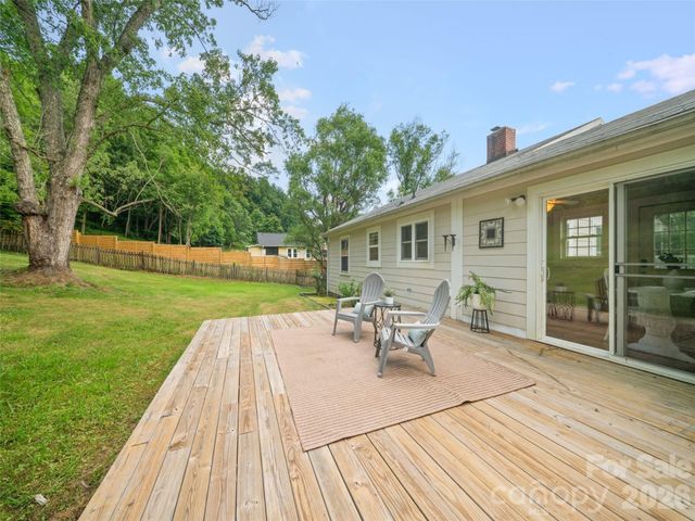 25 Nesbitt Street, Waynesville, NC 28786
