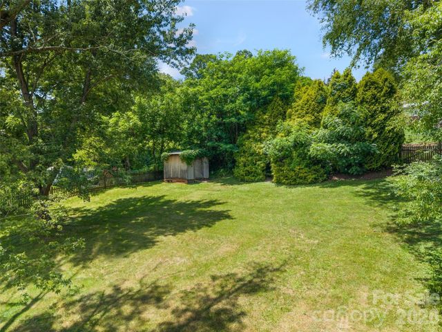 25 Nesbitt Street, Waynesville, NC 28786