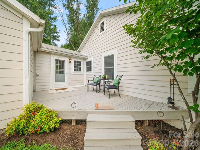 25 Nesbitt Street, Waynesville, NC 28786